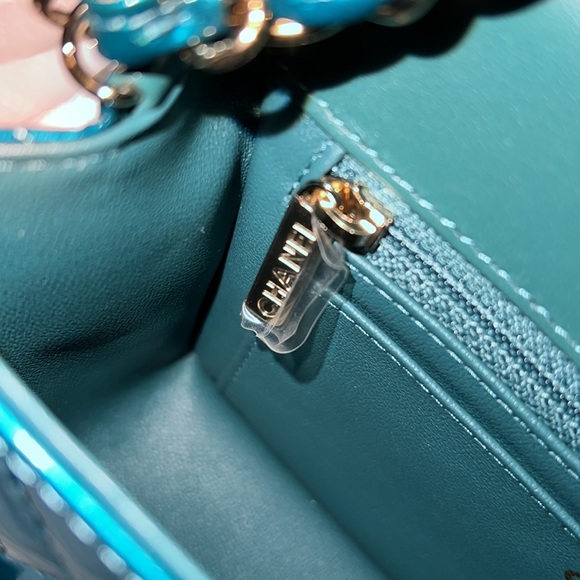 CHANEL MINI MERMAID PATENT FLAP - Picture 10 of 15